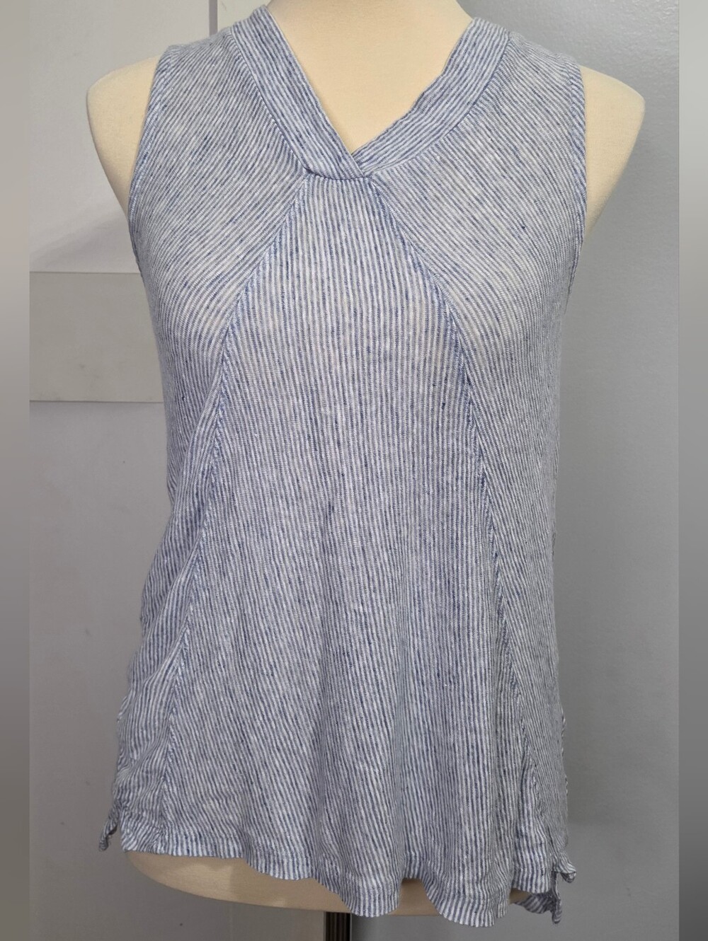 Sigrid Olsen - Blue-White Striped V-Neck Linen Sleeveless Tank